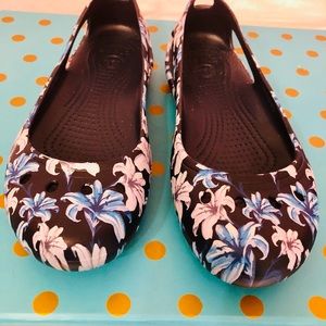 Cute floral Croc flat size 9